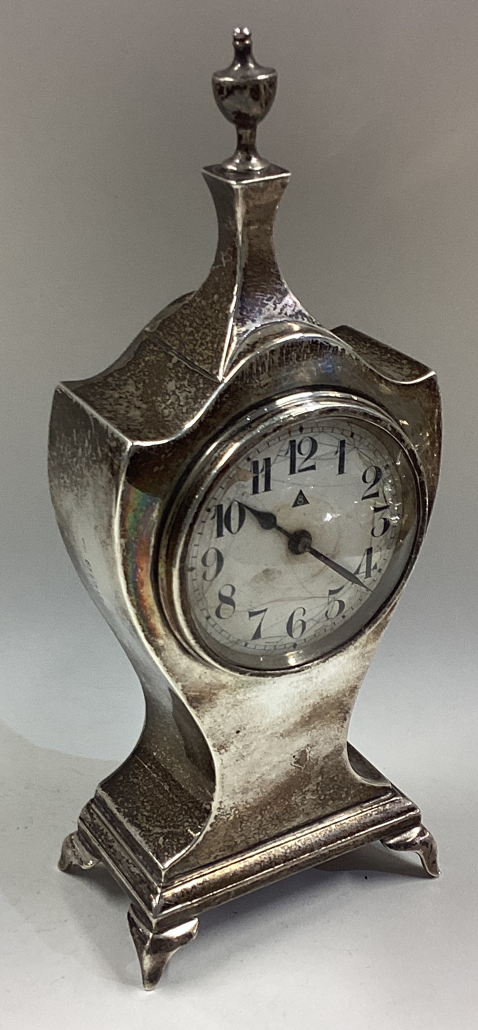 A large silver clock on feet. - Image 2 of 2