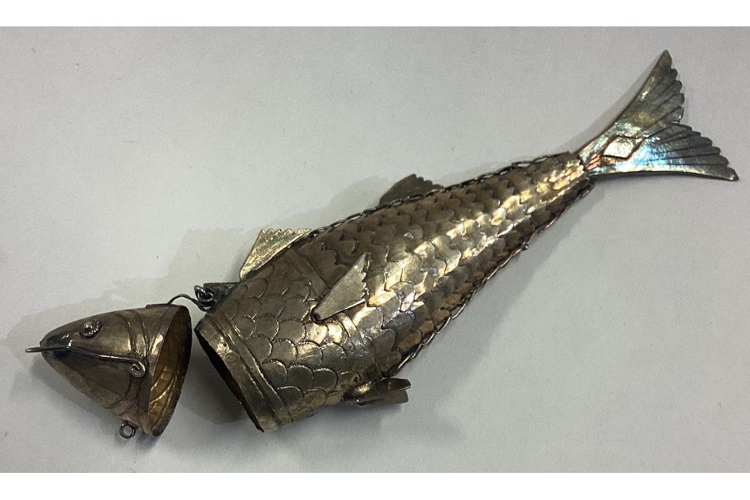 An articulated silver figure of a fish. - Image 2 of 2