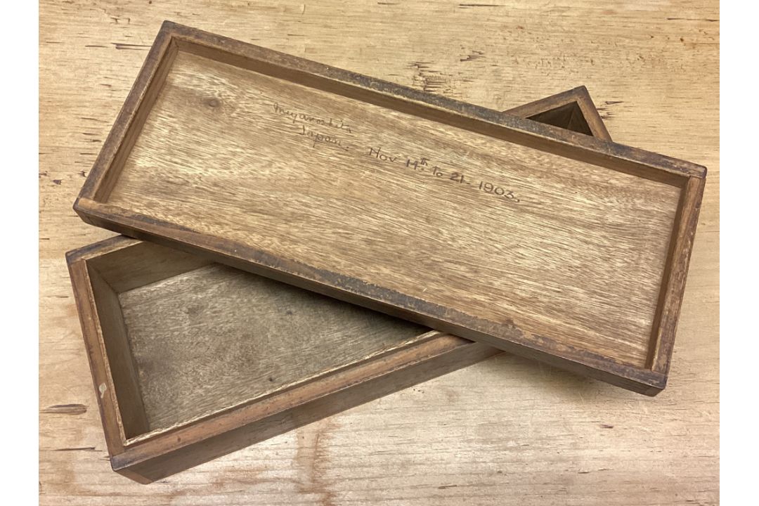 A Japanese inlaid caddy with inscription to interior. - Image 2 of 4
