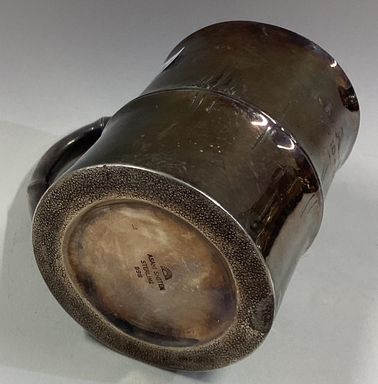 A Japanese silver mug. - Image 2 of 2