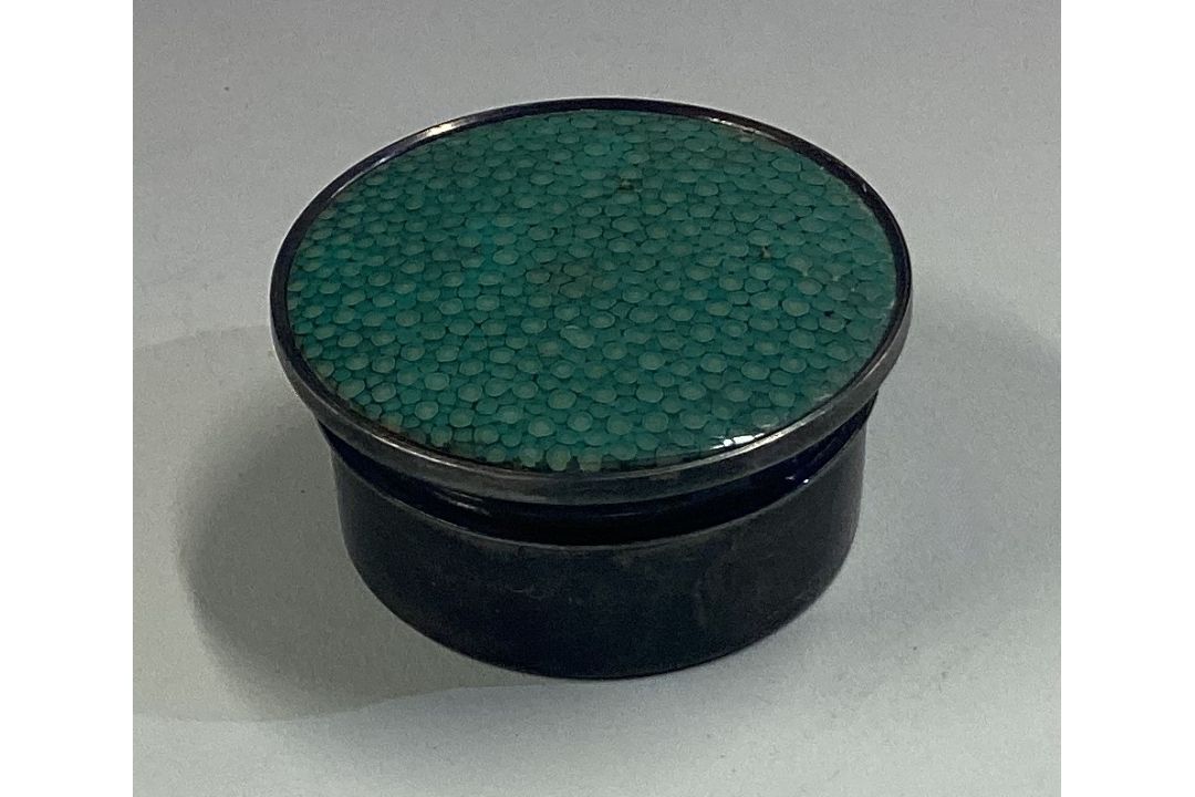 A silver and shagreen snuff box. - Image 2 of 2