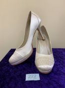 Designer Shoes Ivory Size 8 Code 222