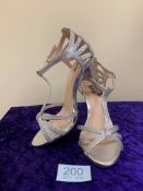 Designer Shoes Silver In Size 35. Code 200