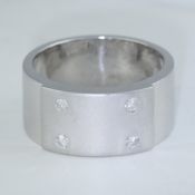 14 K / 585 White Gold Diamond Ring