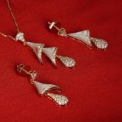 14K / 585 Rose Gold Designer Diamond & Mother of Pearl Pendant Necklace Set