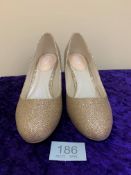 Designer Shoes Gold Size 36 Code 186