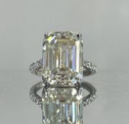 Beautiful 12.08CT Mossanite Ring With 18k Gold