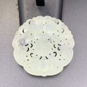 VCR-43, Brilliant Carved Chinese Vintage Serpentine Pendant.