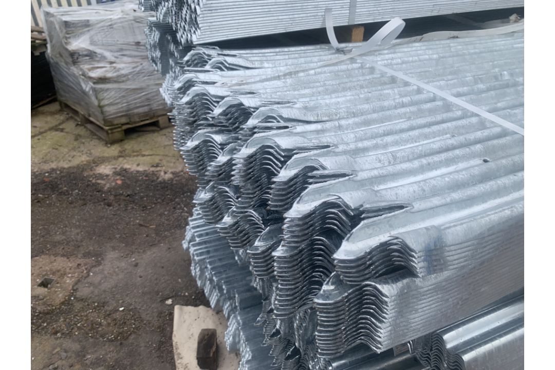 Steel Palisade-330m. Long = 120 Panels - Image 4 of 4