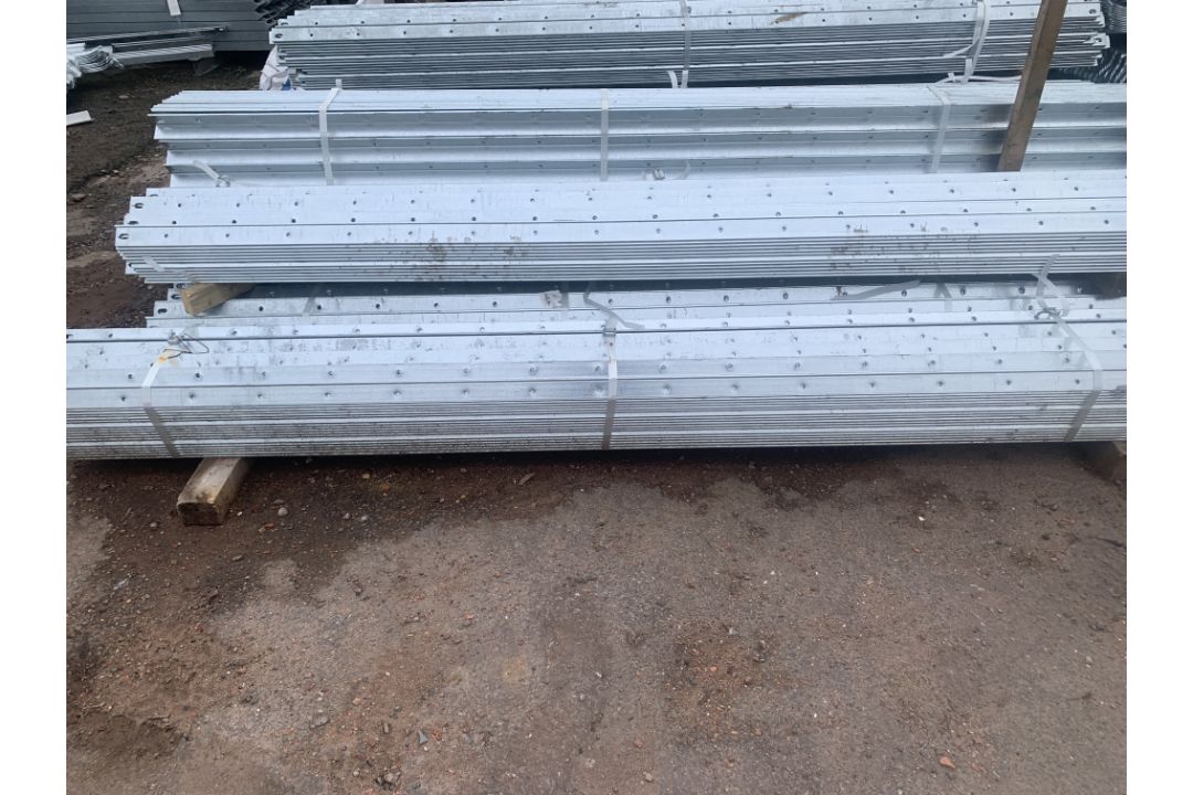 Steel Palisade-330m. Long = 120 Panels - Image 3 of 4