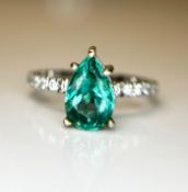 Beautiful Natural Emerald With Natural Diamonds & 18kGold