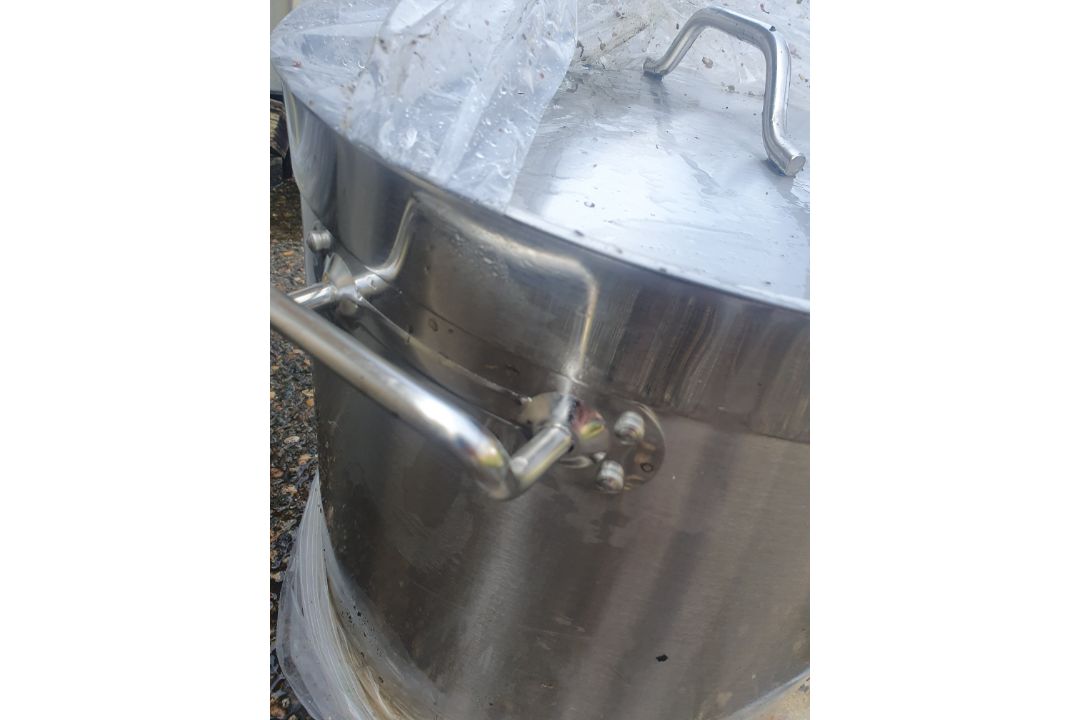 A Set of 5 Large Stainless Steel Pots With Lids. - Image 5 of 18