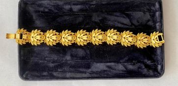 Lovely Solid Vintage Gold Plated Leaf Design Bracelet