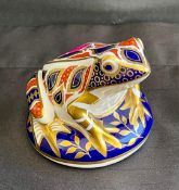 Vintage Royal Crown Derby Bone China Frog Paperweight