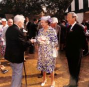 Royalty The Late Queen In The Gardens At Buckingham Palace Original Press Photo.