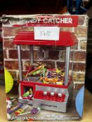 Global Gizmos Candy Grabber Machine. RRP £30 - Grade U
