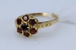 Pretty Vintage 9ct Gold Garnet Cluster Ring
