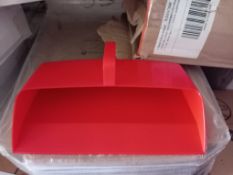 17x Red Dustpans
