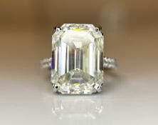 Beautiful 12.08CT Moissanite Ring With 18k Gold