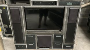 Large Flight Case 73 cm x 154 cm x 152 cm on castors Flat Screen TV, CD Player, Amplifier & Speak...