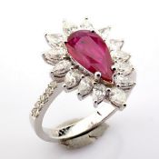18K White Gold Cluster Ring Detailed With Ruby and Diamonds