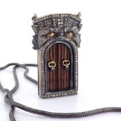 An Exquisite Necklace Detailed With Brilliant Diamonds and Gold In Silver