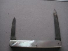 Victorian Mother of Pearl Hafted Twin Steel Bladed Penknife