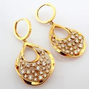 18K Rose Gold Earrings Detailed With Brilliant Diamonds