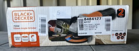 Black and Decker 710W 115MM Angle Grinder. RRP £40 - Grade U