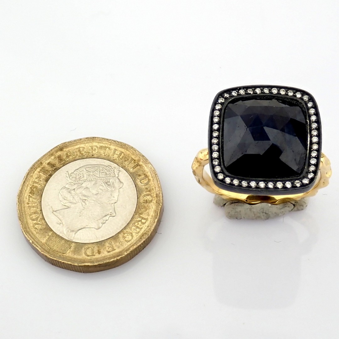 Gold ring detailed with slice cut rough sapphire in the centre, brilliant diamonds on silver frame.. - Image 7 of 12