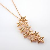 18K star necklace detailed with brilliant diamonds