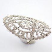 18k white gold ring detailed with 1.86 ct brilliant diamonds