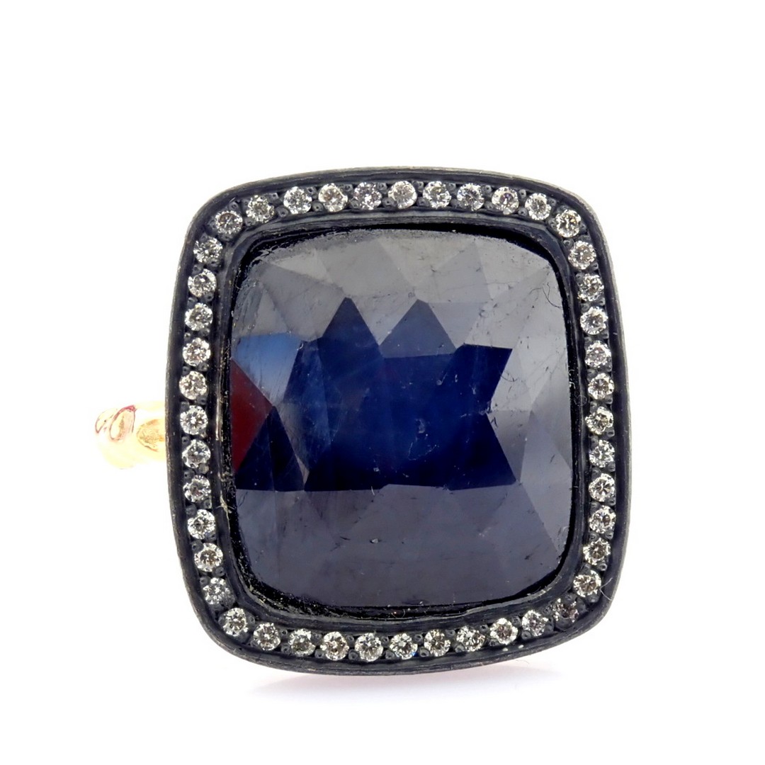 Gold ring detailed with slice cut rough sapphire in the centre, brilliant diamonds on silver frame.. - Image 2 of 12