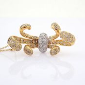 18K yellow gold necklace detailed with brilliant diamonds