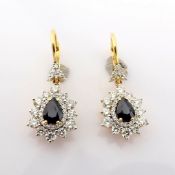 18K Yellow gold cluster earrings, detailed with sapphire and brilliant diamonds