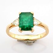 14K Yellow gold ring detailed with vibrant emerald and triangle diamonds