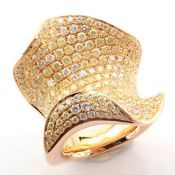 18K rose gold ring detailed with brilliant diamonds
