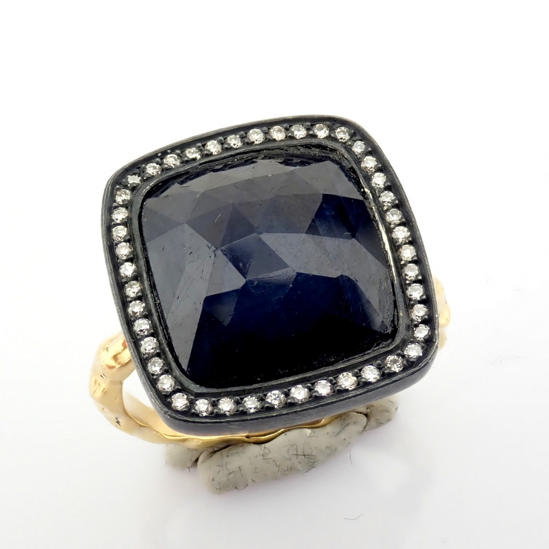 Gold ring detailed with slice cut rough sapphire in the centre, brilliant diamonds on silver frame.. - Image 8 of 12
