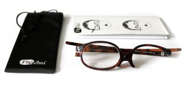 800 Units of FlipZees™ Magnifying Make-Up Glasses, Total RRP £15,600