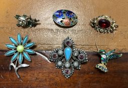 Collection of 6 Brooches