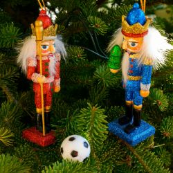 Sporting Memorabilia & Vintage Collectables | Christmas Gifts | Vintage Jukeboxes, Signed Football Shirts, Boots, Boxing Gloves & more