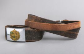 Koppel mit Riemen und Schloss der ungarischen Polizei