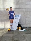 Lebensgroßer Pappaufsteller Pauline Bietau (handsigniert)