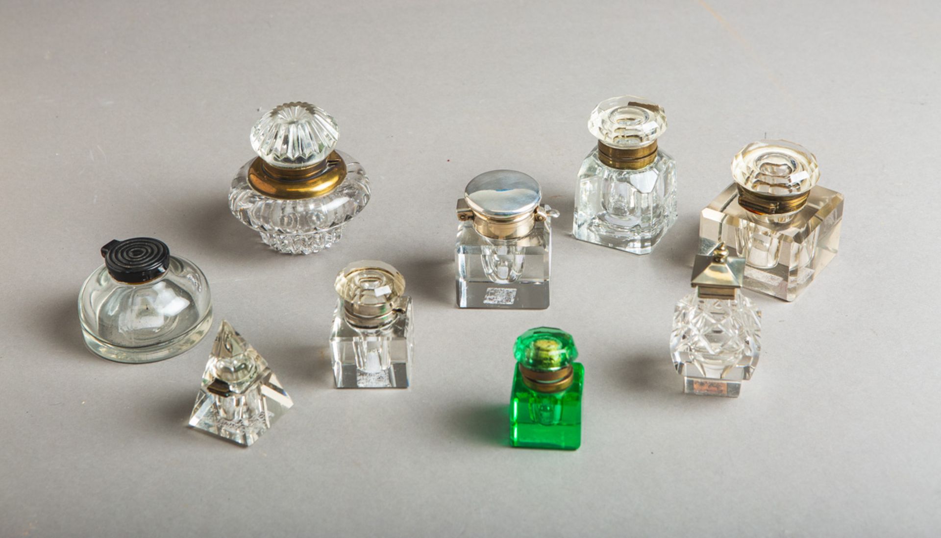 9-teiliges Konvolut von Tintenfässern (19./20. Jh.)