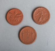 3-teiliges Konvolut von Porzellan-Medaillen (Meissen, Johann Friedrich Böttger)