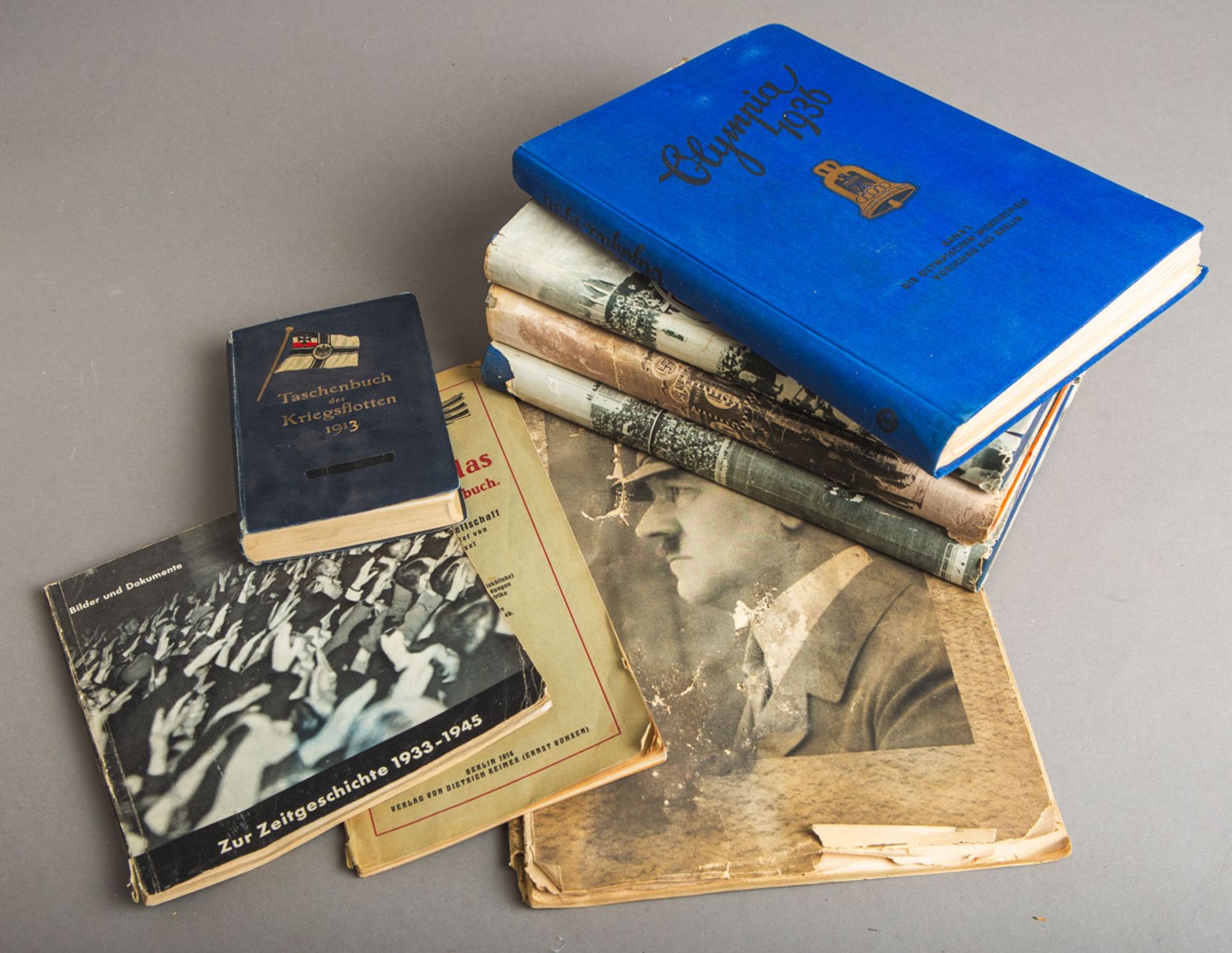 Konvolut von Büchern und Zigarettenbilderalben (2. WK, Drittes Reich)