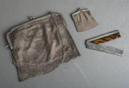 3-teiliges Konvolut von Kettentasche, Portemonnaie und Kamm