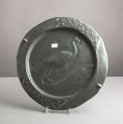 Große flache Zinnschale (Kayserzinn, wohl um 1910)