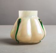 Kleine Vase (Lötz, um 1900, Jugendstil)