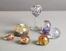 9-teiliges Konvolut von diversen Paperwhite Glaskugeln